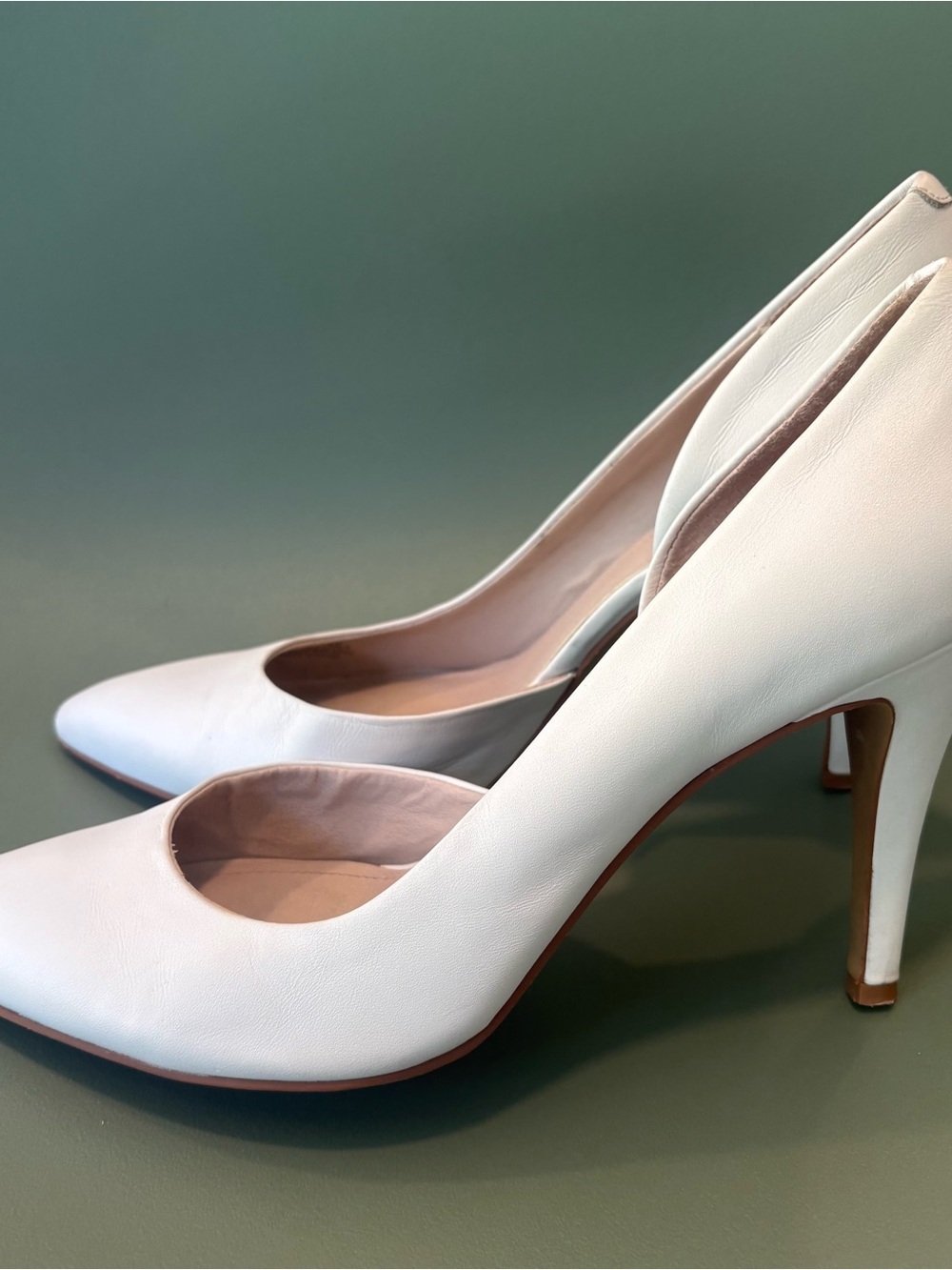 VINCE CAMUTO Women’s White Leather D’Orsey Pumps Sz 10 - Picture 7 of 9